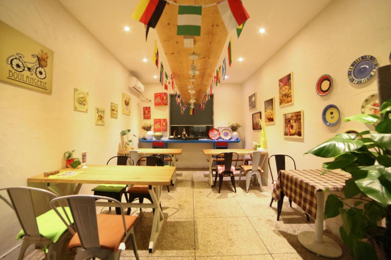 Luoyang Heartland International Youth Hostel Exterior photo